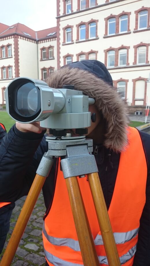 Nivellement mit Planplatte