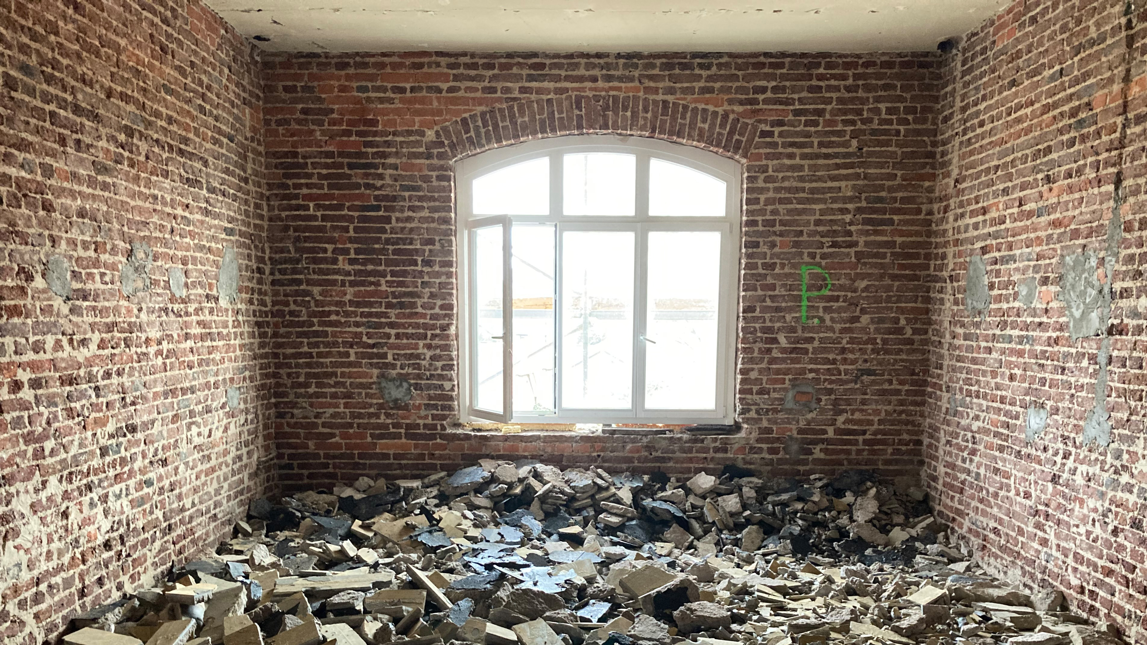 Hauptgebäude Sanierung Backsteine