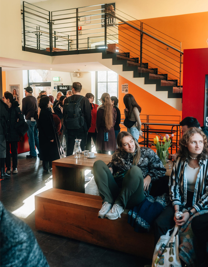 Besucher:innen des DMX FOR REEL Filmfestivals