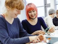 Studierende beim Prototyping