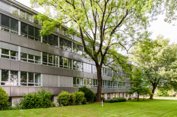 Außenansicht des FH-Gebäudes in der Lampingstr. 3