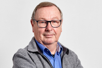 Prof. Karl Müller, seit 1991 Professor mit den Lehrgebieten Gestaltungslehre und Mediengestaltung am FB Gestaltung. Foto: C. Kleinker/M. Ortjohann