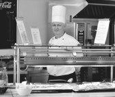 Küchenleiter Michael Gosker in der Cafeteria