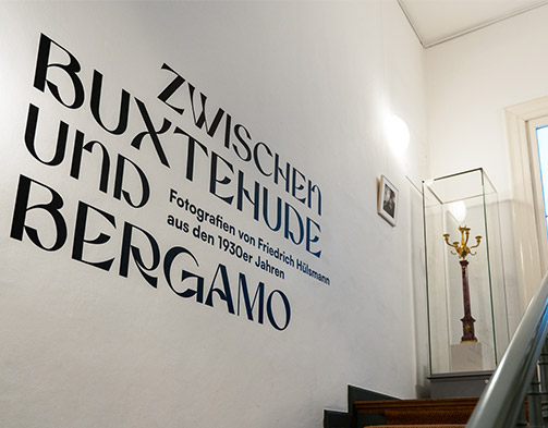 Treppenaufgang zur Ausstellung im Museum Huelsmann; Foto: Felix Hüffelmann