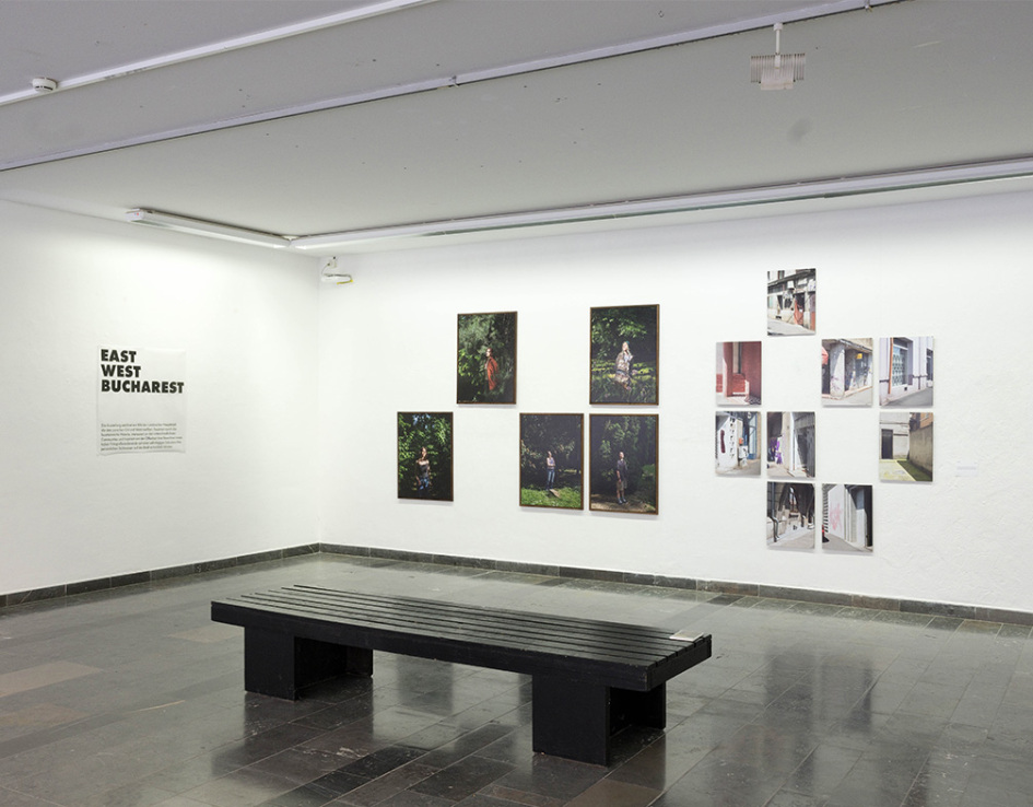 Ausstellung East, West, Bucharest