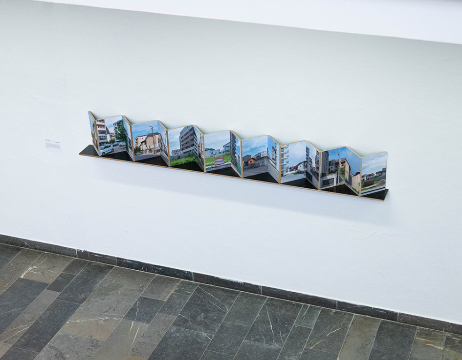 Ausstellung East, West, Bucharest