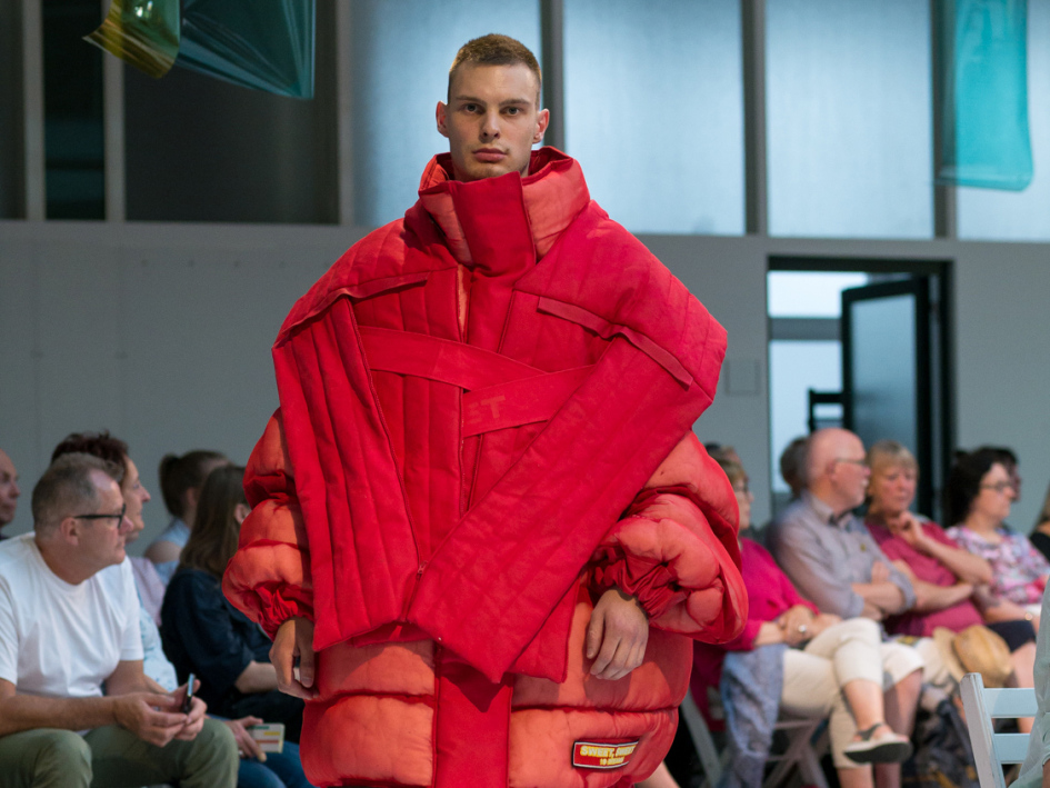 Model auf Modenschau