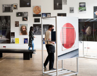 Besucher:innen auf der Werkschau Sommer 2022