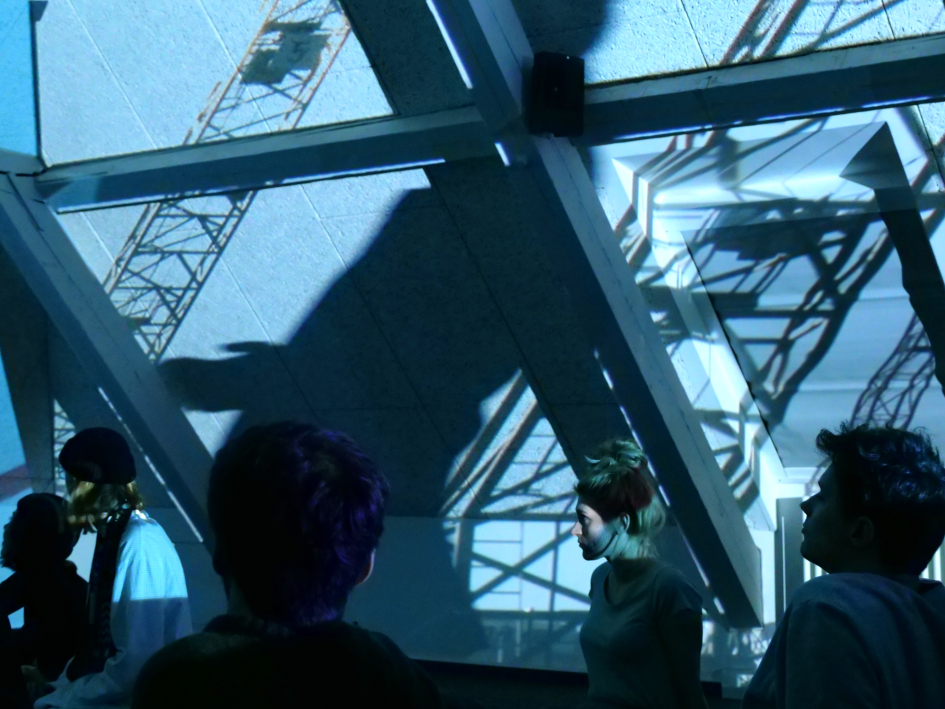 Teilnehmer vor Projektion