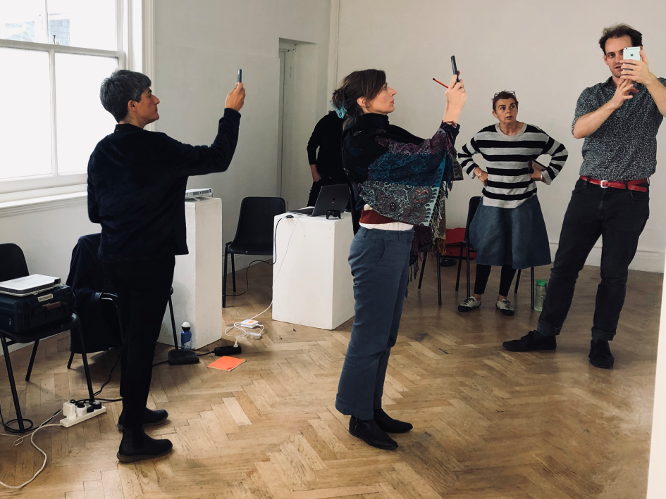 Teilnehmer mit Smartphones