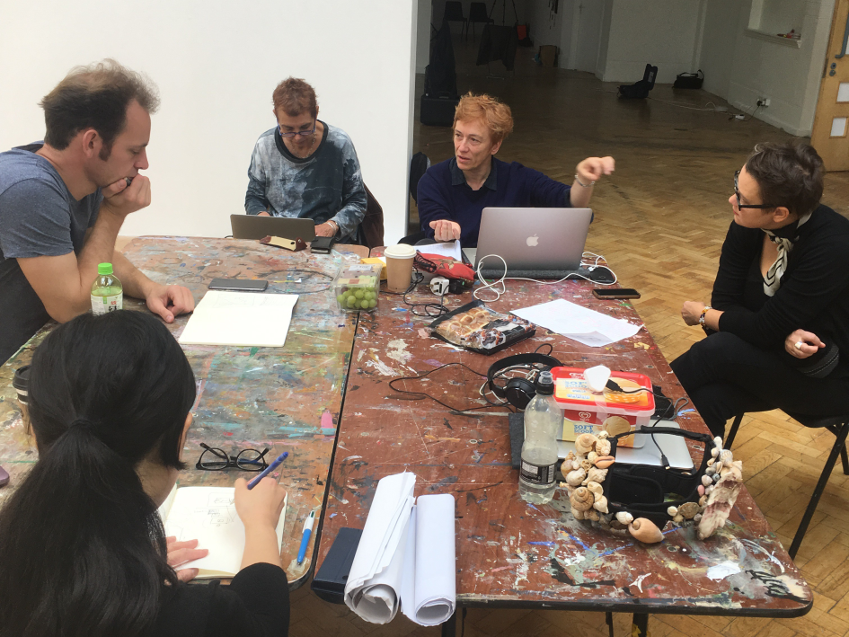 Gespräch zwischen Teilnehmern