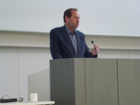 Der Dekan Prof. Dr. Lothar Budde betont in seinem Grußwort die große Bedeutung des Netzwerkens