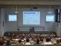 Prof. Dr. Lutz Grünwoldt informiert die Studierenden über die Rahmenprüfungsordnung und den Ablauf des Prüfungswesens