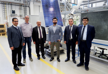 Gruppenfoto in der Experimentierhalle