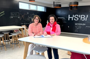 Unterzeichnen des Kooperationsvertrags