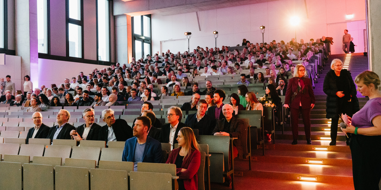 2026_HSBI_IuM_Absolventinnen-Verabschiedung_12