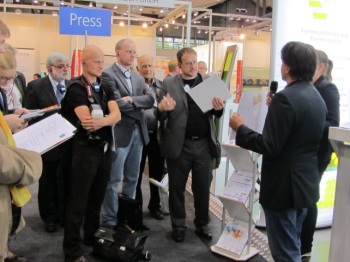 Prof. Patel auf dem FH Stand