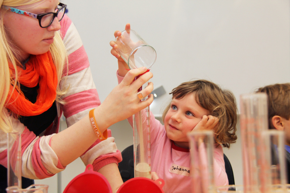 2011 Workshop Versuch_s mal Krokodilklemmen, Kuhfüße und Gummibärchen