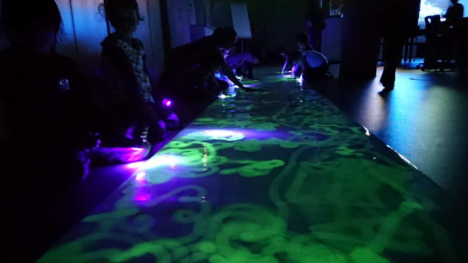 2018 KiTa Effha im Labor _Malen mit Licht_