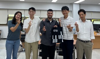 Das Bild zeigt ISM Student Dilar Kalasch an der Hallym University in Südkorea