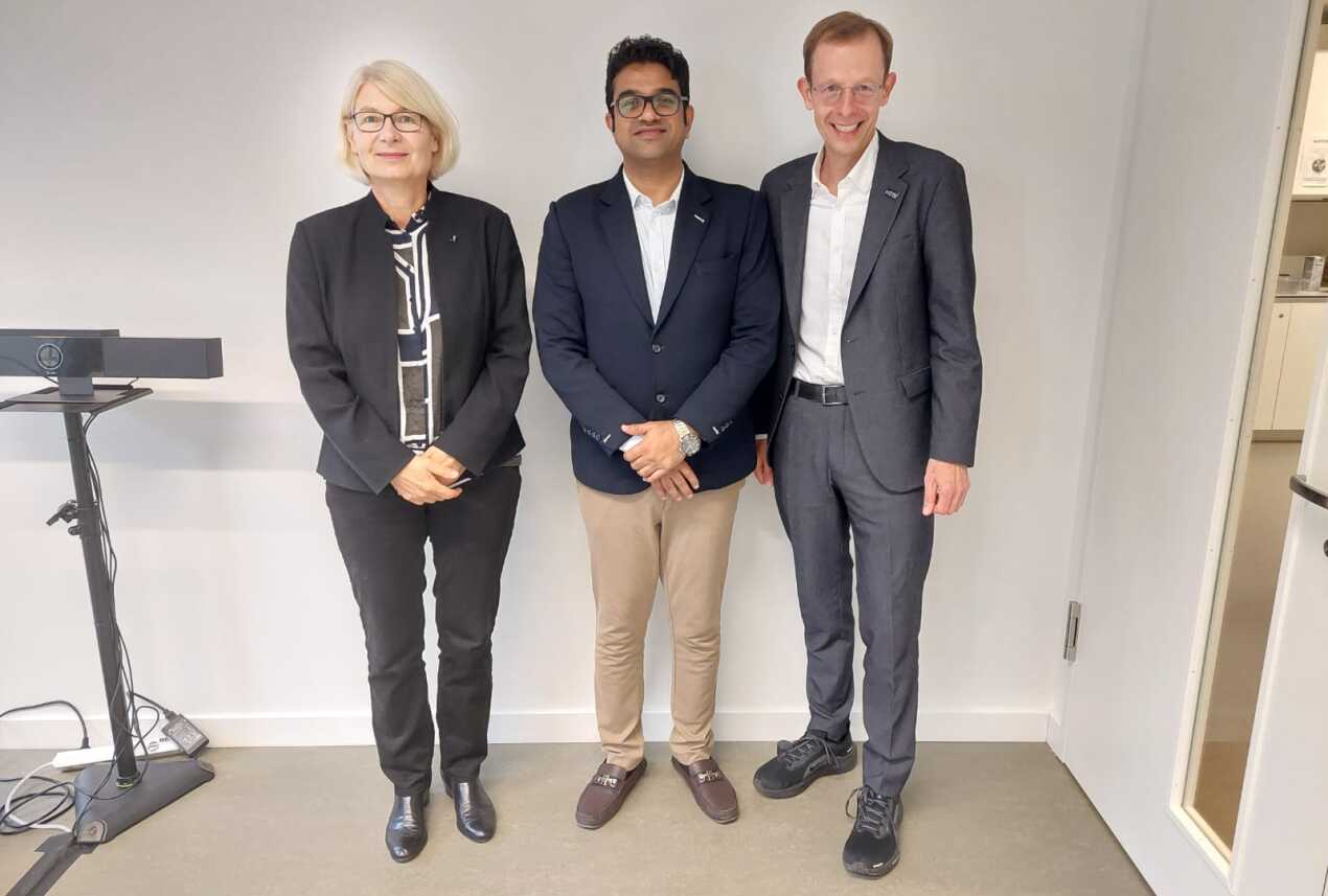 Prof. Dr. Ingeborg Schramm-Wölk und Prof. Dr. Ulrich Schäfermeier begrüßten den Präsidenten der Parul University, Dr. Devanshu Patel an der Hochschule.