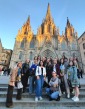 Gruppenbild Staff Week Teilnehmende vor Kathedrale Barcelona_Foto UIC