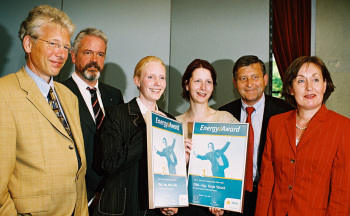 Professor Dr. Rolf Schwarze, Festredner Karl Fordemann, Preisträgerinnen Anke Gräfe und Tanja Struck, PESAG-Vorstand Johann Behringer, Rektorin Professorin Dr. Beate Rennen-Allhoff.