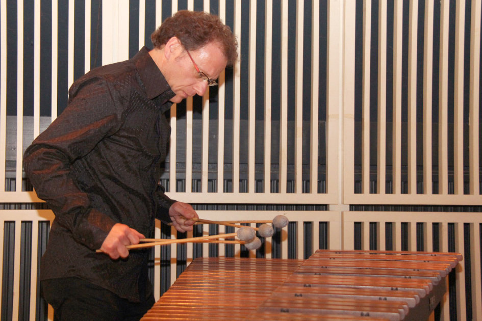 Reinhold Westerheide an der Marimba