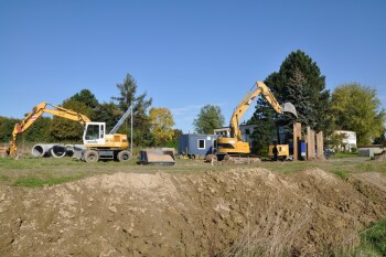 Erste Bagger beginnen FH-Neubau 2009