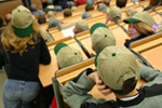 Blinkwinkel von Kindern im Hörsaal