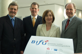 IHK, FH Bielefeld und Sparkassen Bielefeld und Herford gründen BIfU