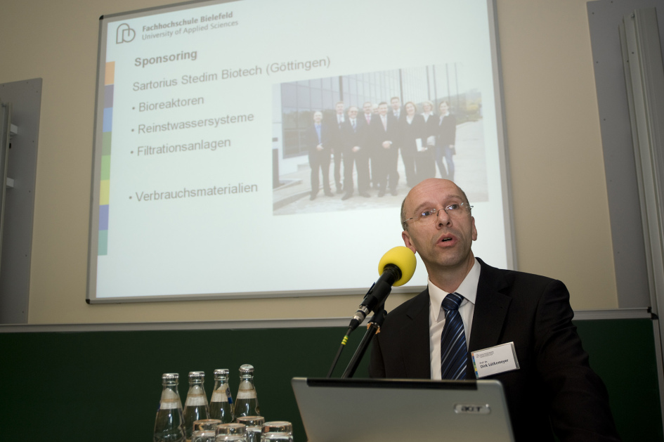 Herr Lütkemeyer begrüßt die Gäste