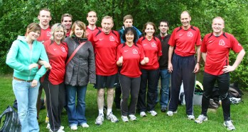 Ein Gruppenbild der FH Mannschaft beim Finnbahn Meeting im Mai 2010