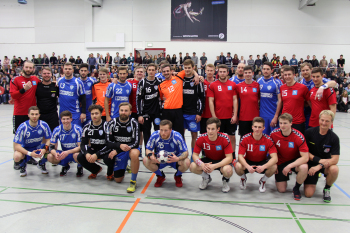 Gemeinsames Gruppenfoto von den Handballteams.
