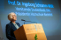 Foto: Ingeborg Schramm-Wölk steht an einem Rednerpult