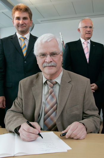 Landesregierung und Rektoren unterzeichnen Zukunftspakt