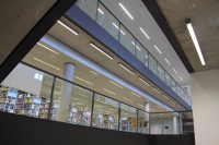 Foto vom Treppenhaus in die Bibliothek am Campus Bielefeld