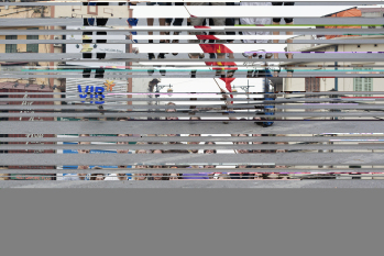 Die Studierenden der Exkursion nach Vietnam auf einem Platz in Hanoi.