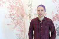 Robert Fischer vor seinem Werk