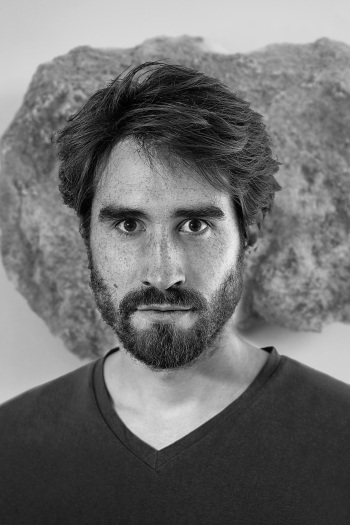 Porträt von Simon Sola Holischka