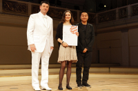 Drei Menschen auf der Bühne im Konzerthaus Berlin