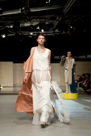 Übertragen: BA Abschluss Carina Becker und Lisa Vogt: weiß