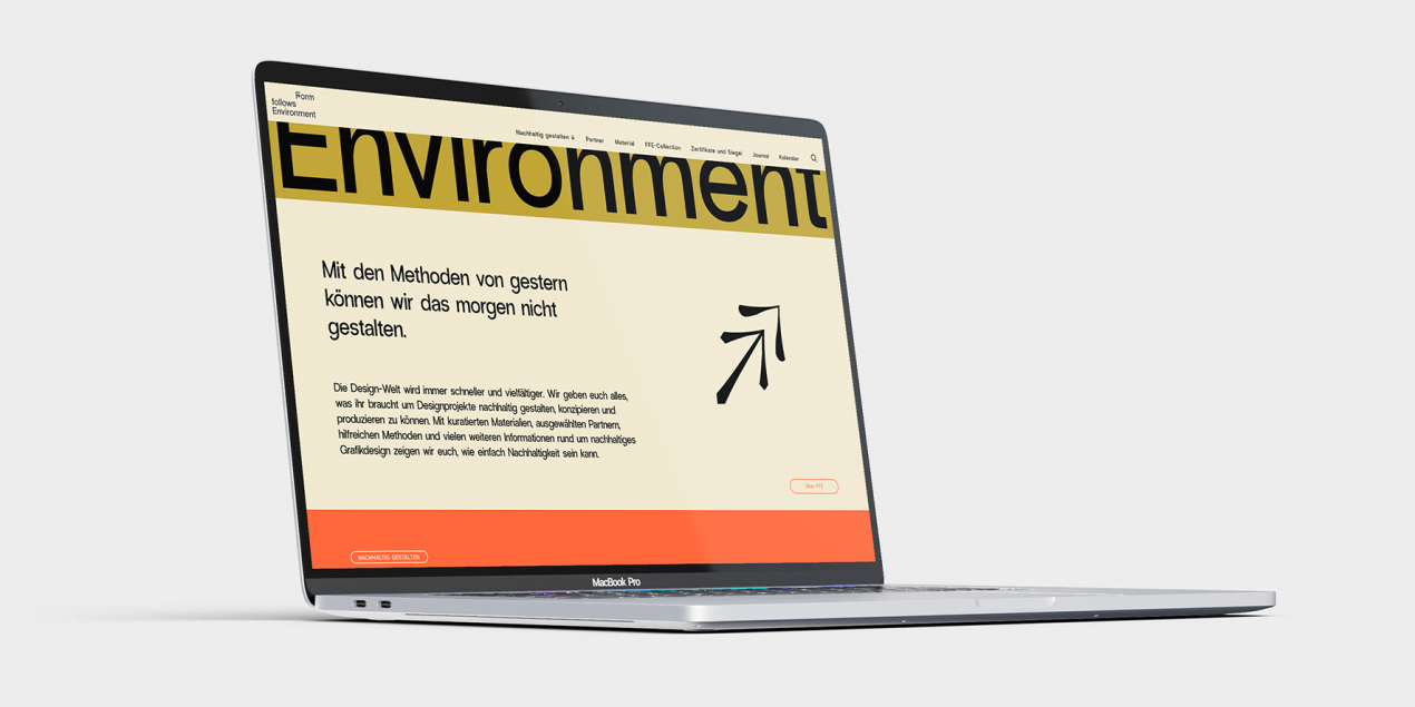 Ein Laptop zeigt eine Website mit der Überschrift Environment