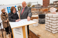 Grundsteinlegung 5.11.2013 Minden Unterschrift der Urkunde