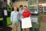 Drei Studenten in Maschinenhalle