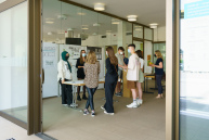 Infostand im Foyer des Gebäudes D