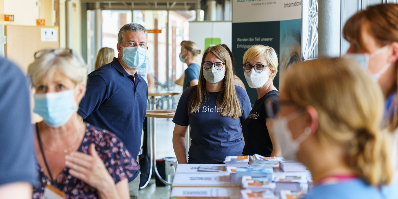 Im Foyer des Hörsaalgebäudes