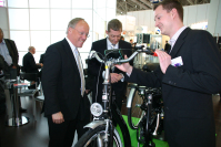 Pit Clausen am Stand der FH Bielefeld zur Hannover Messe 2010