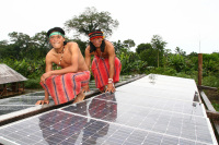 Jedes Haus in Sharamentsa ist mit Photovoltaik-Anlagen ausgestattet.