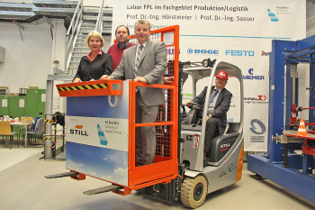 Gabelstapler für die Experimentierhalle